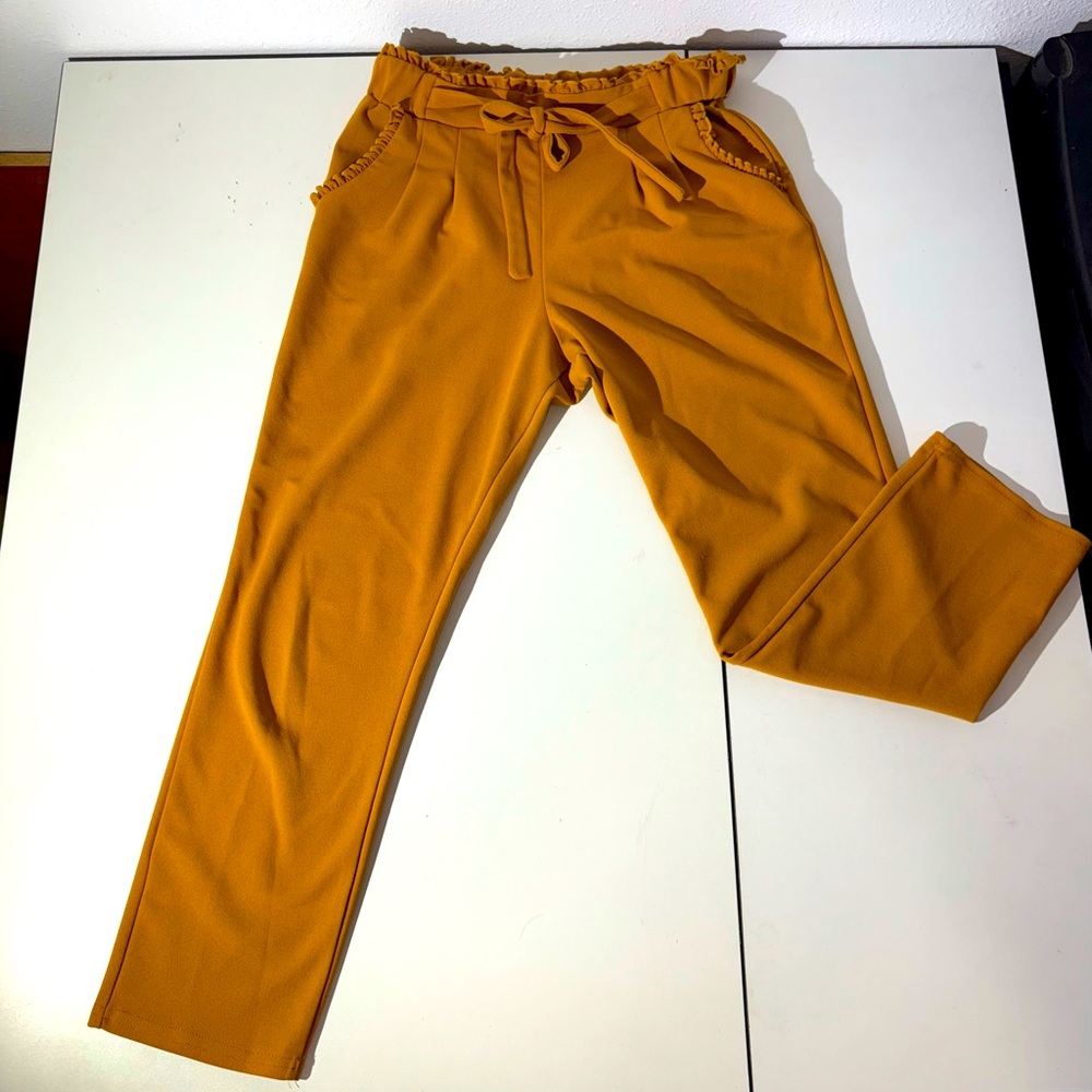 Cute mustard capris